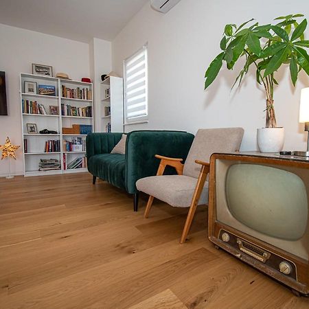 Apartment Nikola Kaštel Novi Exteriör bild