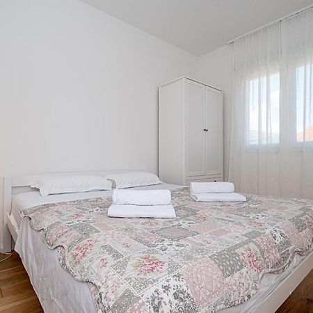 Apartment Nikola Kaštel Novi Exteriör bild
