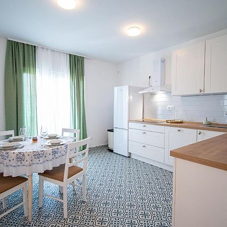 Apartment Nikola Kaštel Novi Exteriör bild