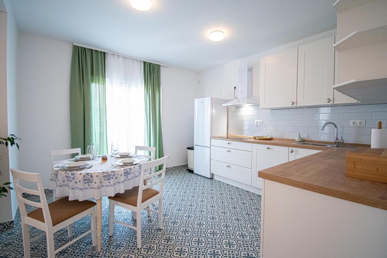 Apartment Nikola Kaštel Novi Exteriör bild