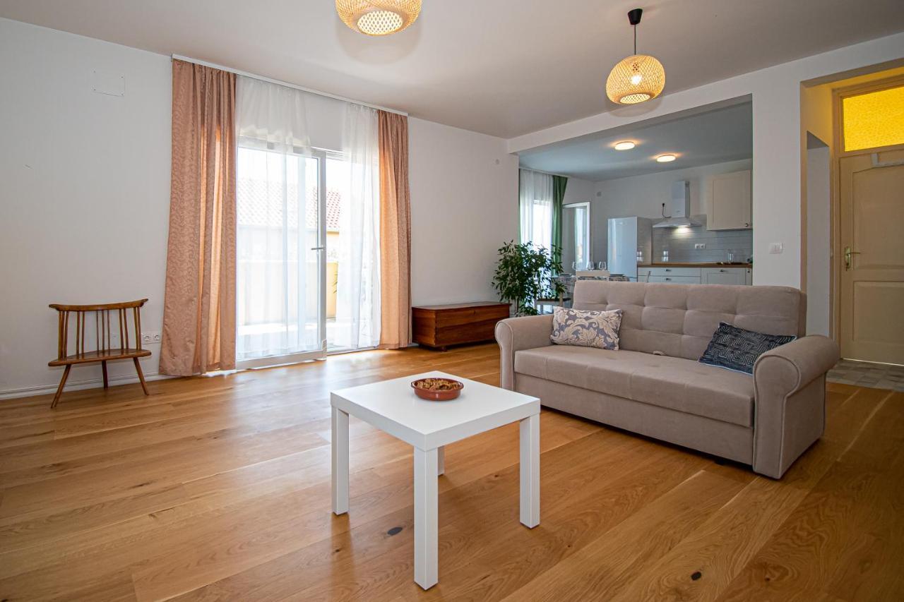 Apartment Nikola Kaštel Novi Exteriör bild